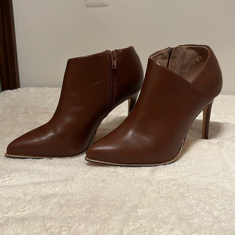 BCBGeneration Hadix Bootie, Size 8